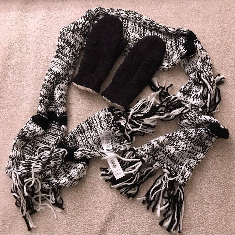 NWT Old Navy Scarf - FREE GIFT INCLUDED! 🎁